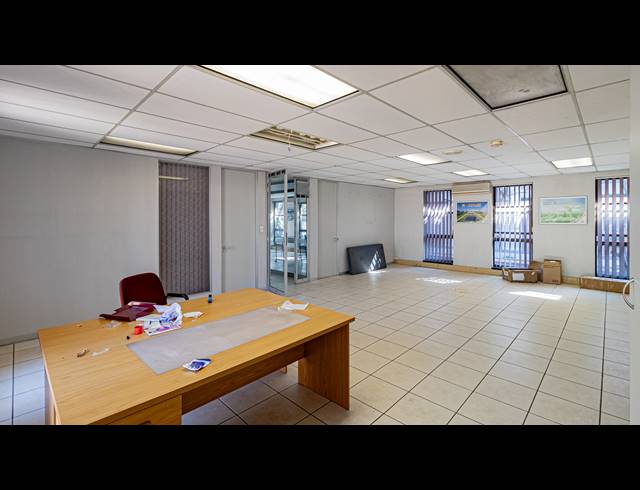 2,278M² OFFICE FOR SALE IN FERNDALE